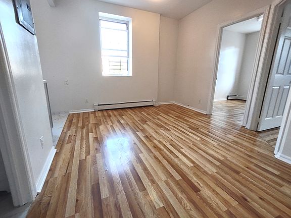 4th image of 903 Glenmore Ave APT 2