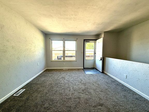 3rd image of 2604 Eastview Dr APT C