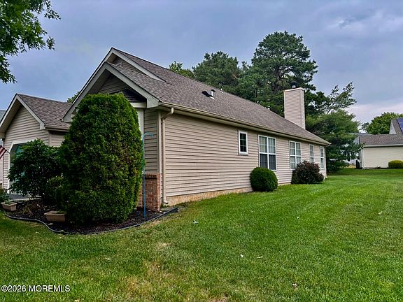 3rd image of 23 Clear Lake Road