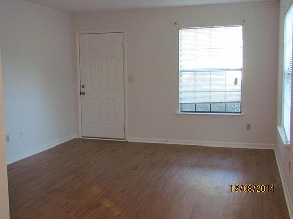 4th image of 412 Cedar Ave N APT A