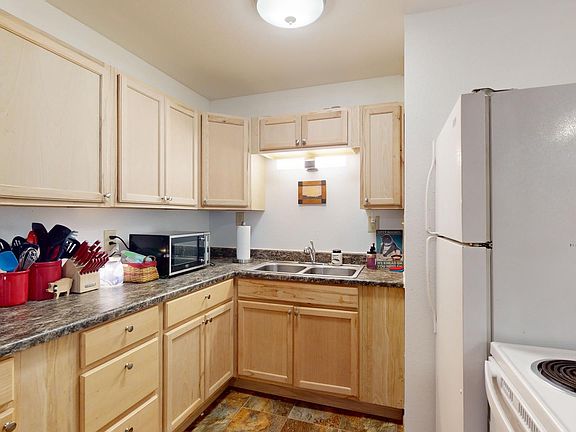 3rd image of 616 Park Ave #1