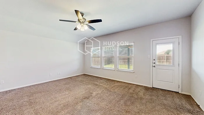 804 Loomis Trl — Photo 4
