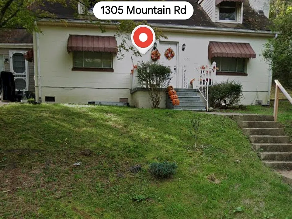1305 Mountain Rd