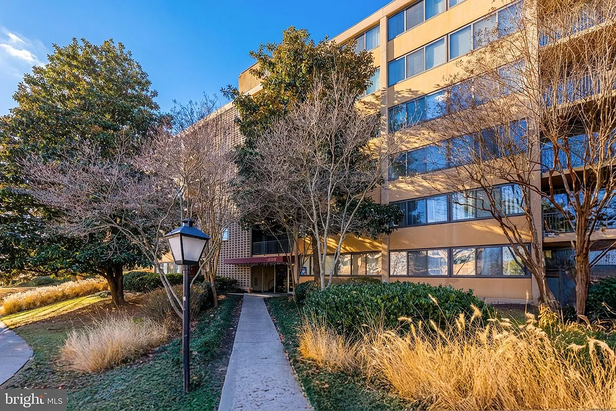 Building Photo - 16 S Van Dorn St #506