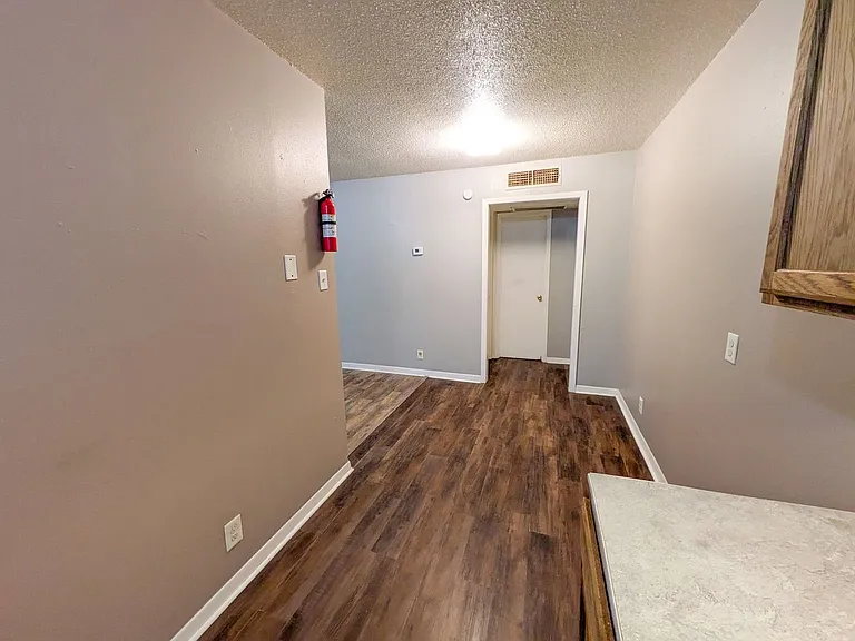 893-905 Campus St — Photo 24
