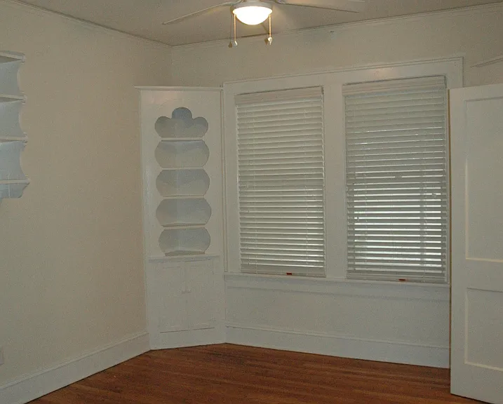 105 NW 24th St — Photo 3