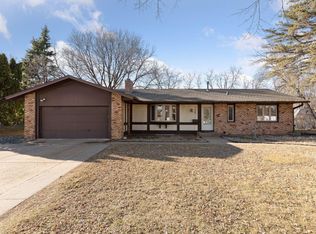 7460 Hillside Trl S, Cottage Grove, MN 55016
