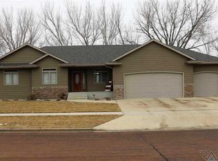 1801 Holiday Dr, Canton, SD 57013