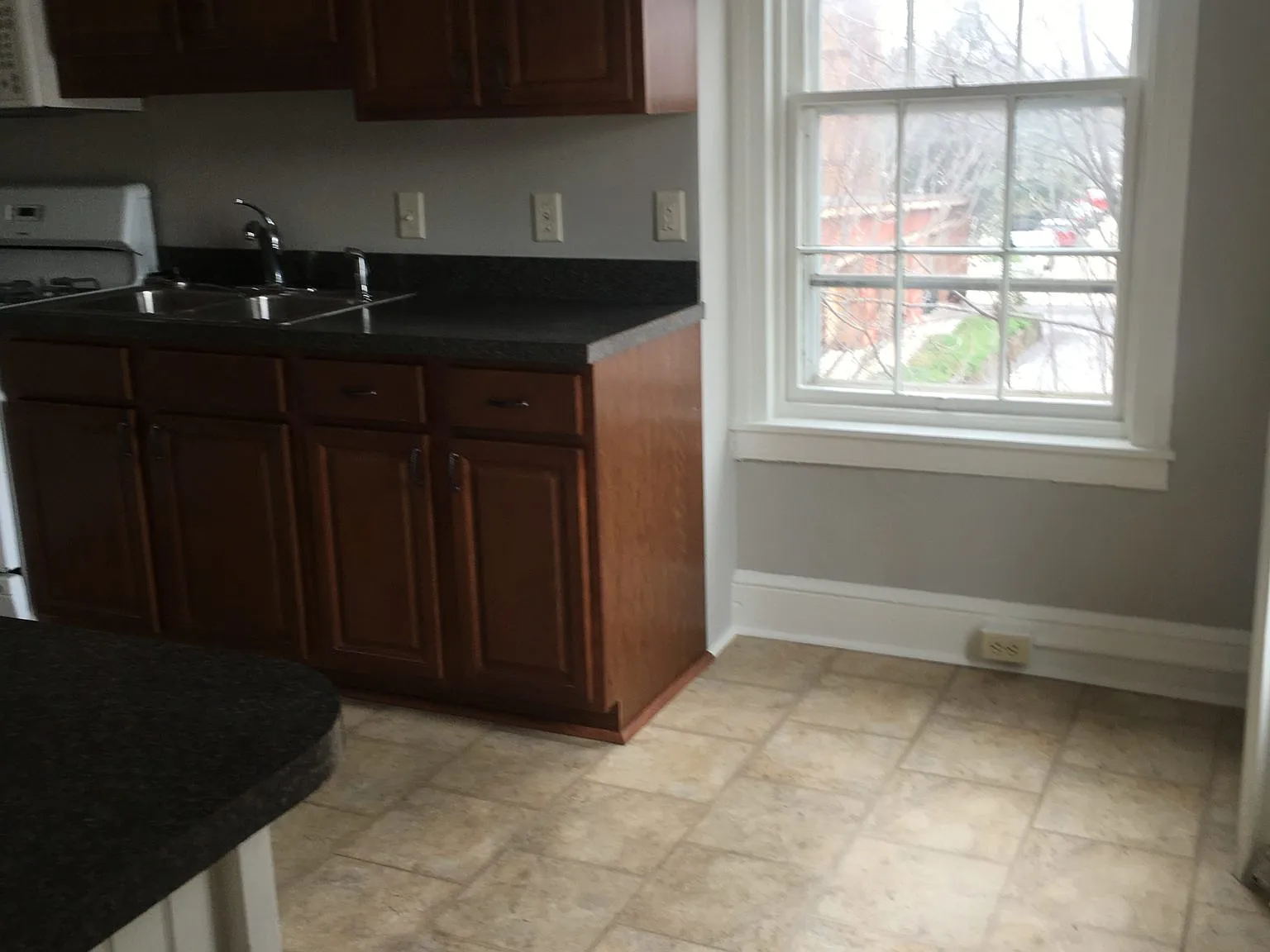 4 bed, 1203 sqft, $1,600 — Photo 3