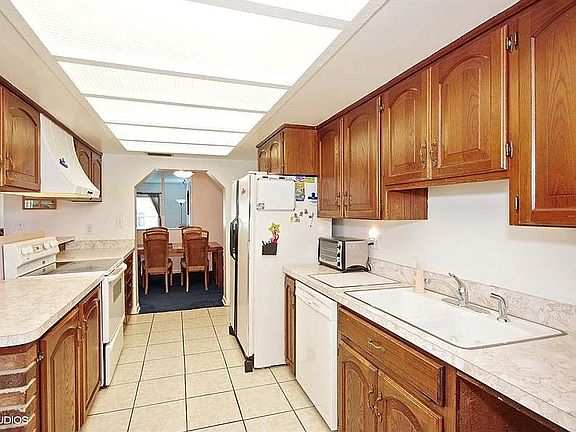 5th image of 604 Brockway Ave