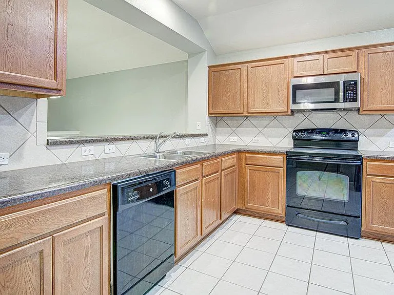 7705 Pebble Creek Dr — Photo 5