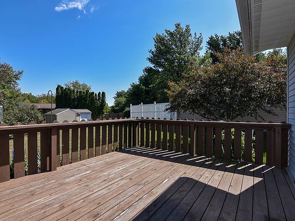 5th image of 301 Hampton Dr