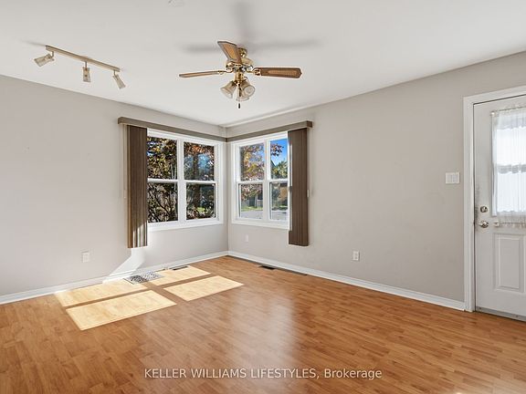 3rd image of 96 Dakin St