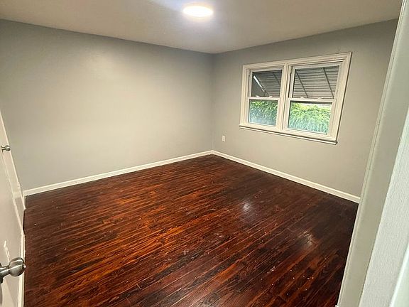 4th image of 333 Linden Ln