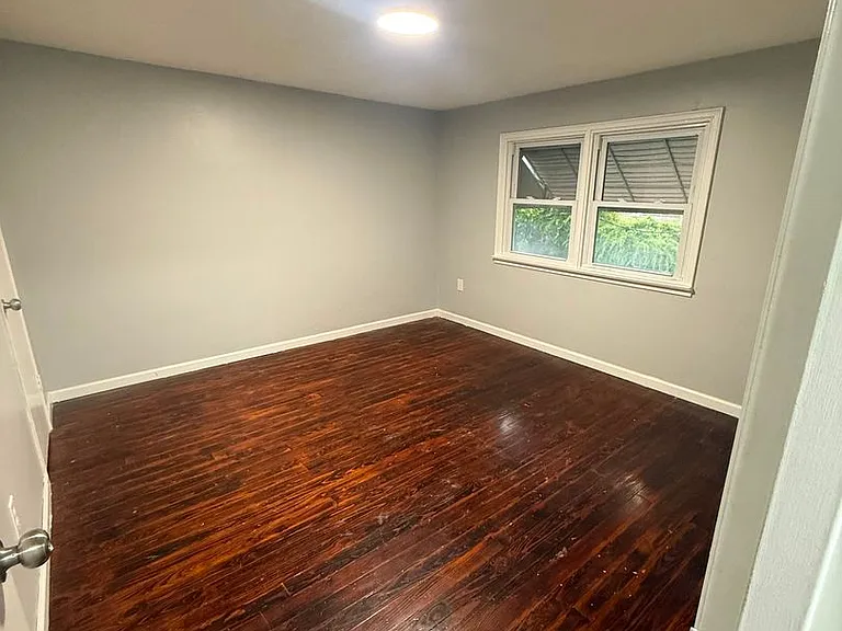 333 Linden Ln — Photo 4