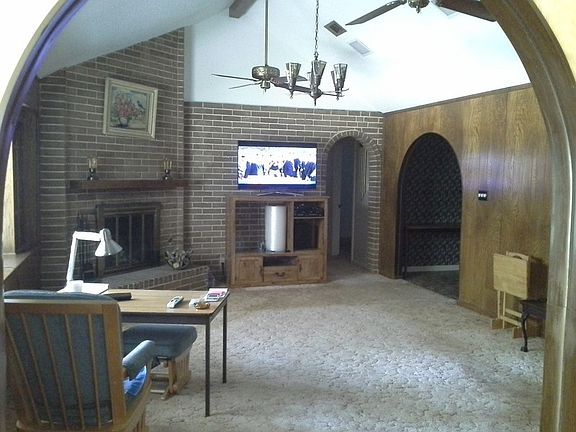 Living room from the Kitchen / Breakfast