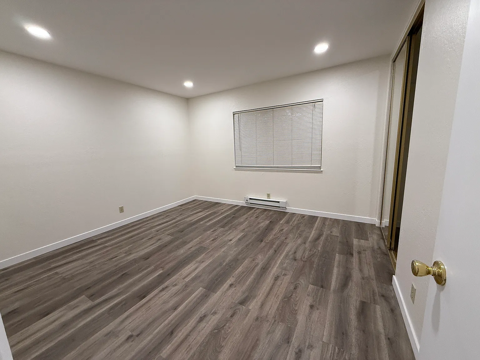 2 bed, 945 sqft, $2,950 — Photo 2