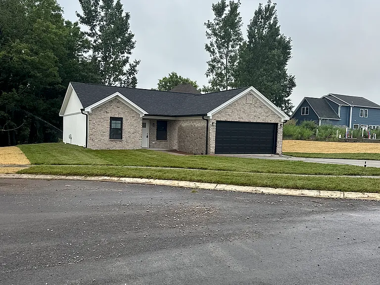 2417 Eagle Pass — Photo 1