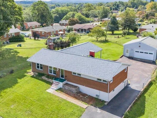 227 Maplelawn Ave NE, Roanoke, VA 24012