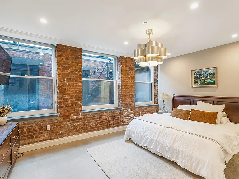 808 Washington St #GARDEN LEVEL — Photo 9