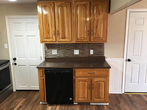 5th image of 4733 Woodstock Dr