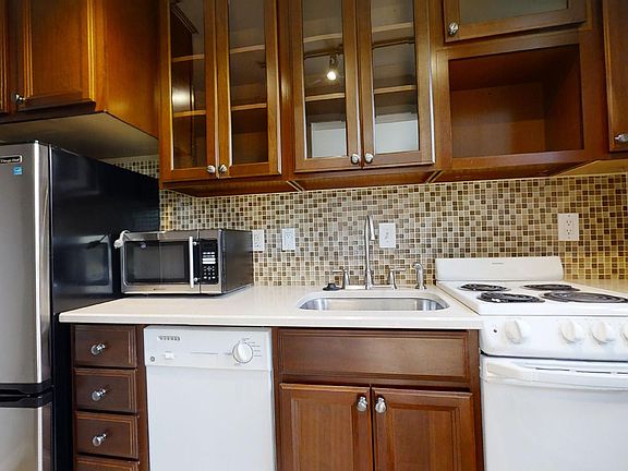 5th image of 1737 N Queens Ln APT 126