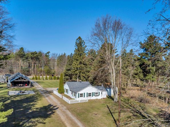 8169 Lakeshore Rd #4, Lexington, MI 48450