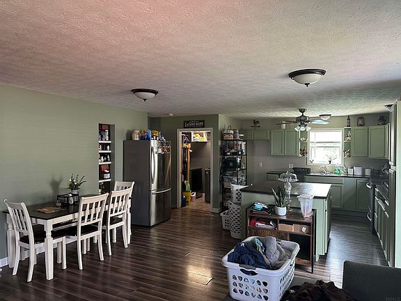 5th image of 141 N Autumn Dr
