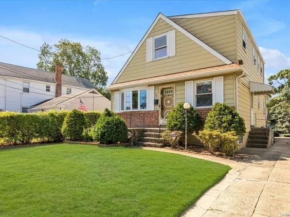 74 Fairmount Street, Valley Stream, NY 11580