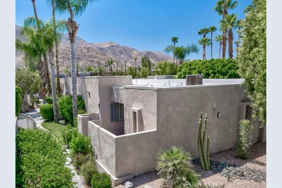 Photo 2 of 25 - 817 E Arenas Rd - Palm Springs, CA Building Photo - 817 E Arenas Rd