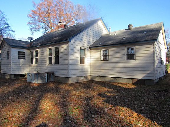 4th image of 1461 Robin Hood Ln
