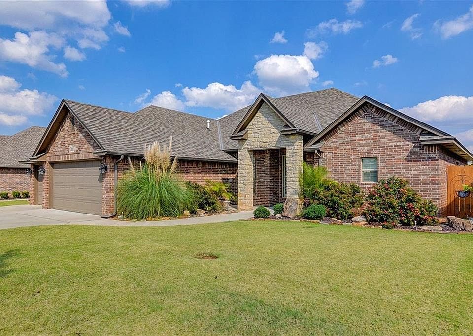 1st image of 3105 Lochinver Dr