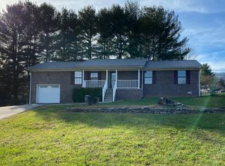 203 Elk Lake Ln, Jacksboro, TN 37757