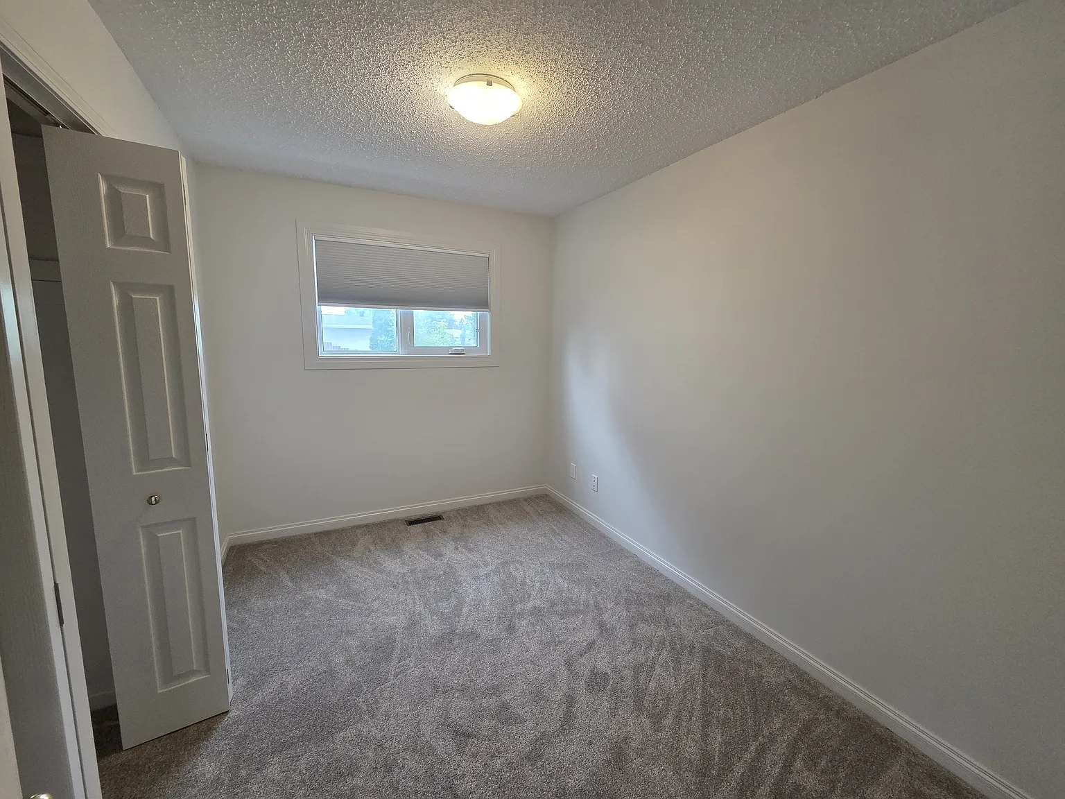 4245 85 Street — Photo 2