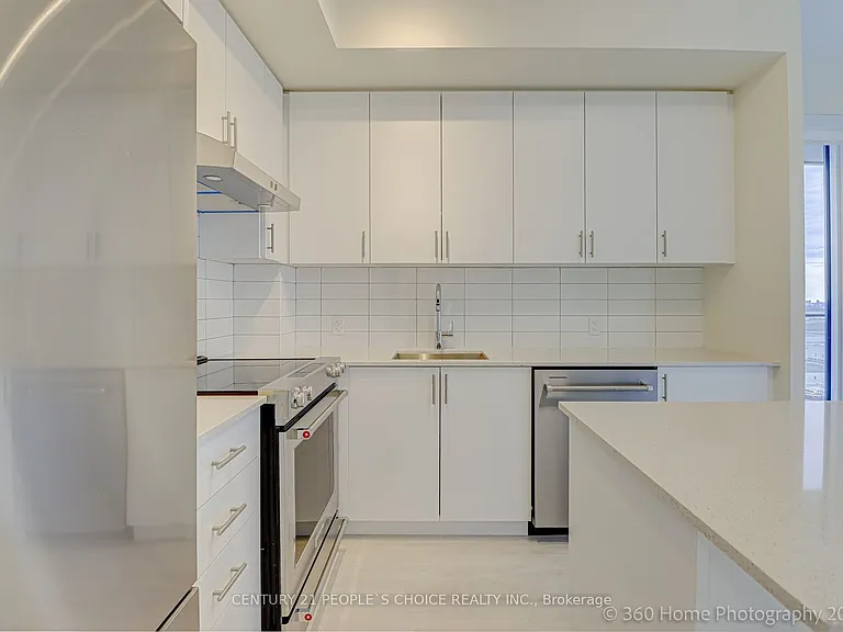 9000 Jane St #2102 — Photo 7