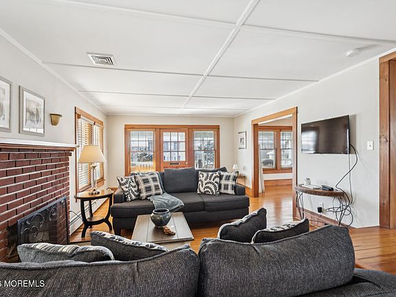 4th image of 50 Osborne Ave