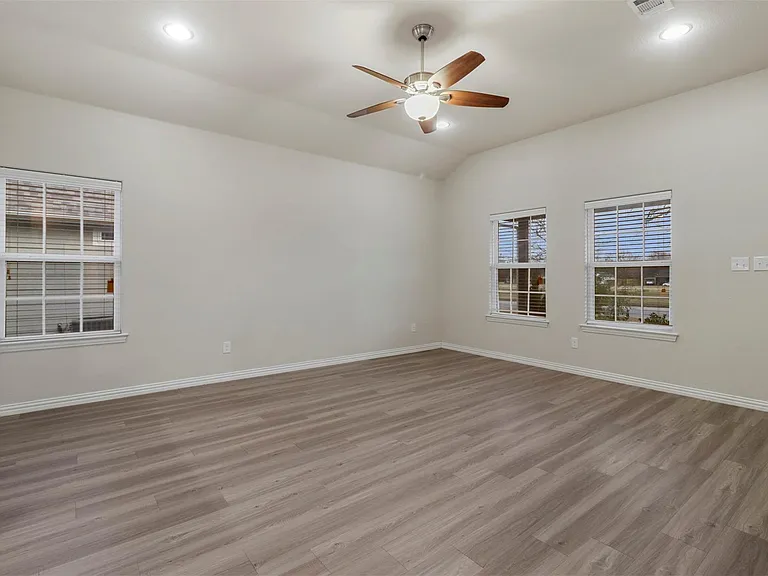 731 W Morton St — Photo 2