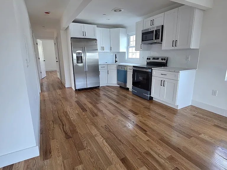 119 Rochelle St #2 — Photo 8