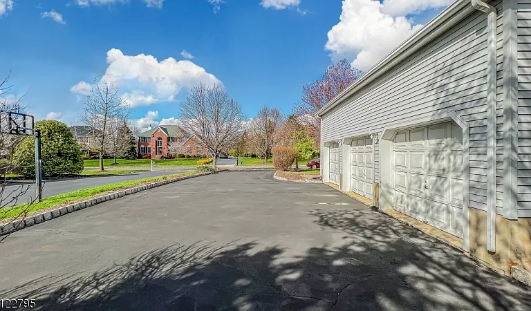 9 Collins Dr — Photo 19