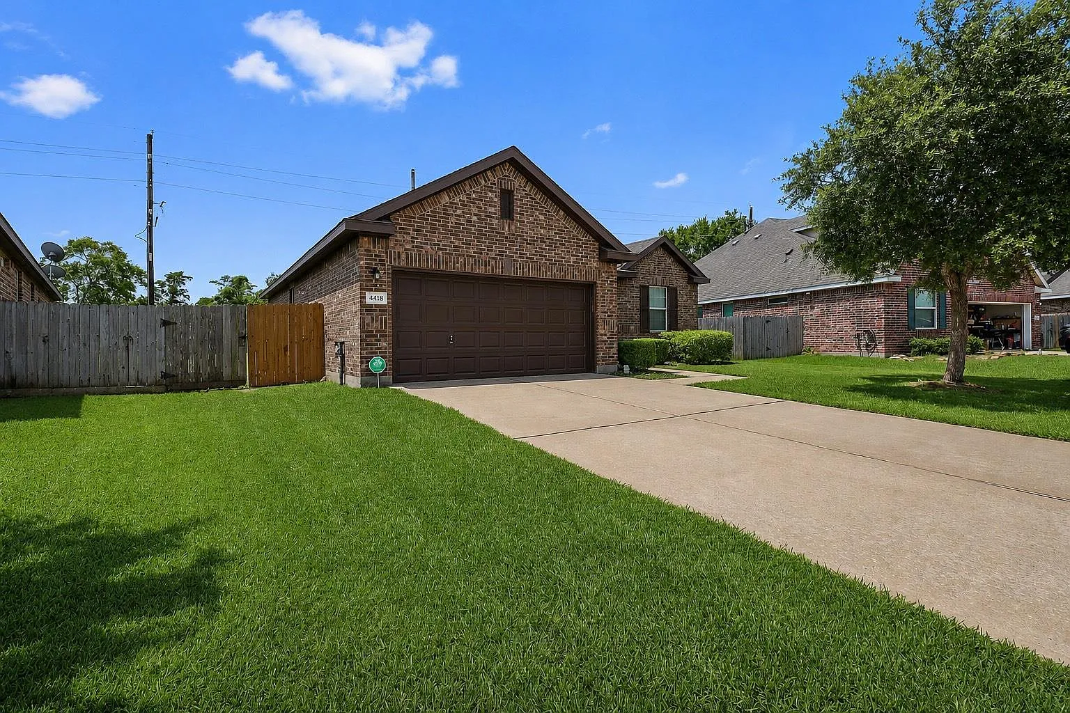3 bed, 2.0 bath, 1361 sqft, $2,200 — Photo 2
