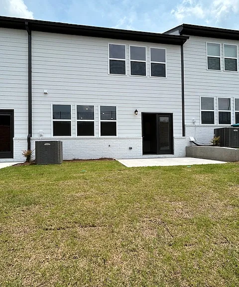 Nice backyard with sit out area