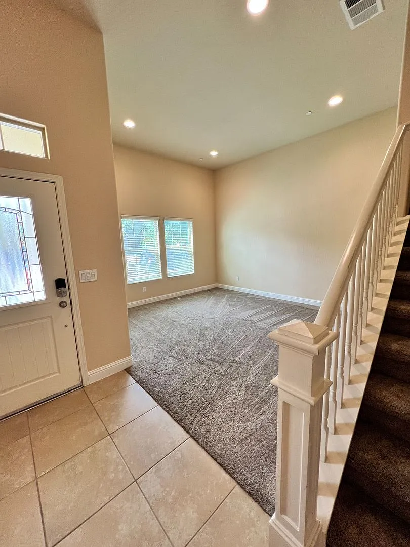 4 Bed-2.5 Bath, Garage, 2 Story House - (2,697 Square Feet Of A Beautiful Home!) — Photo 4
