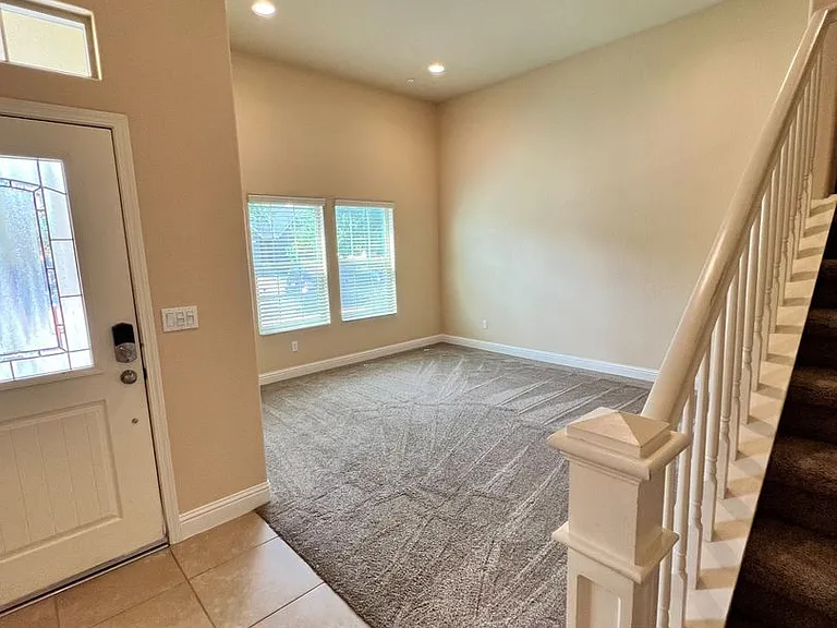 6187 E Pontiac Way — Photo 4