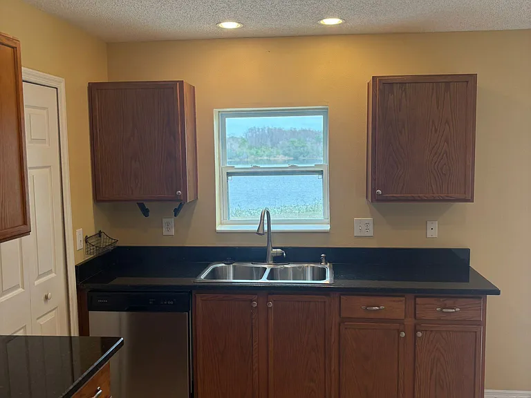 2102 Stoneview Rd — Photo 11