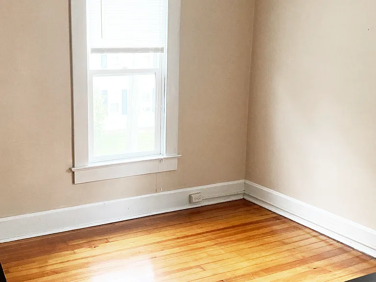 Smaller bedroom, 2 windows