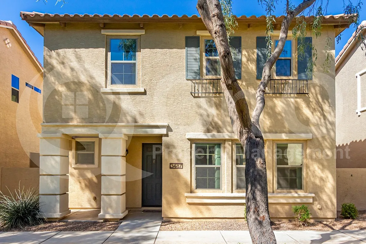 3 bed, 2.5 bath, 2105 sqft, $2,349 — Photo 3