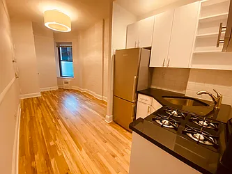 Rented by Metropolis Real Estate of Manhattan