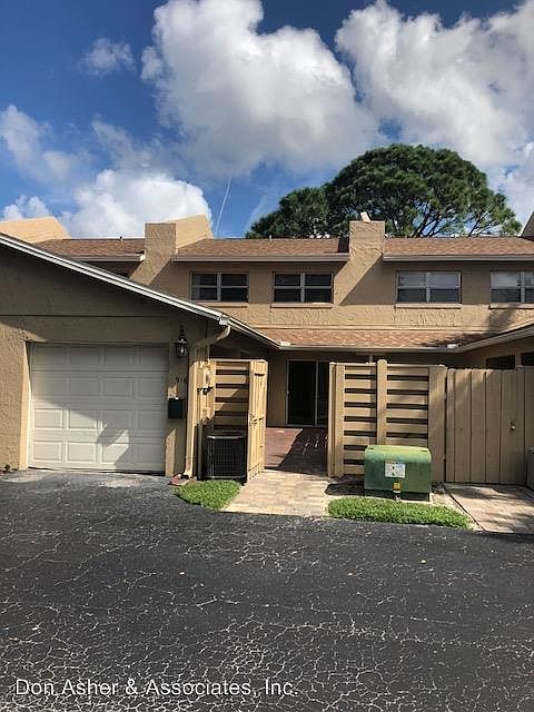 1st image of 916 Park Lake Cir