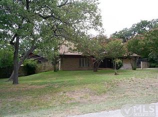 2305 Cypress Dr, Grand Prairie, TX 75050