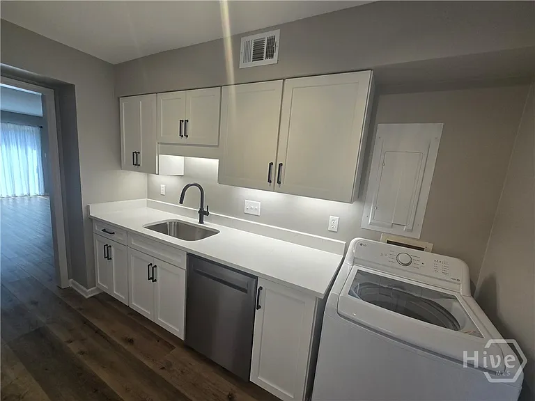 232 Stephenson Ave #3CC — Photo 10